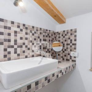 Samostojeća kuća s bazenom i turističkim potencijalom – Žminj