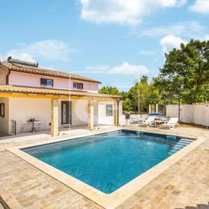 Samostojeća kuća s bazenom i turističkim potencijalom – Žminj