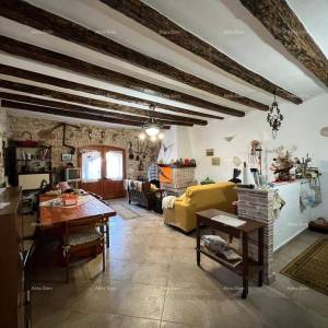 Šarmantna kamena kuća na prostranom terenu u blizini Poreča.