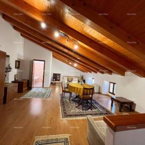 Šarmantna kamena kuća na prostranom terenu u blizini Poreča.