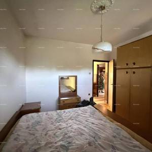 Šarmantna obiteljska kuća s velikom okućnicom i dodatnim građevinskim zemljištem u blizini Barbana