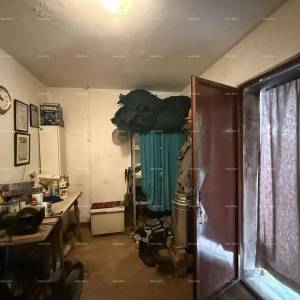 Šarmantna obiteljska kuća s velikom okućnicom i dodatnim građevinskim zemljištem u blizini Barbana