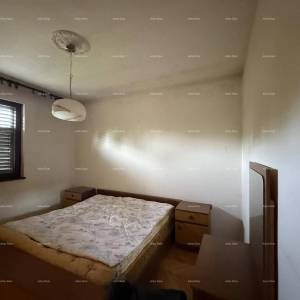 Šarmantna obiteljska kuća s velikom okućnicom i dodatnim građevinskim zemljištem u blizini Barbana