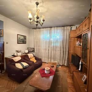 Šarmantna obiteljska kuća s velikom okućnicom i dodatnim građevinskim zemljištem u blizini Barbana