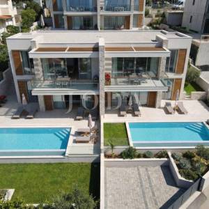 Selce luksuzne moderne vile s bazenom i pogledom na more