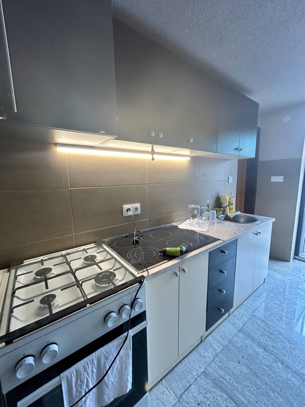 SESVETE - 2-SOBAN STAN 50m2 ZA RADNIKE S UKLJUČENIM REŽIJAMA!