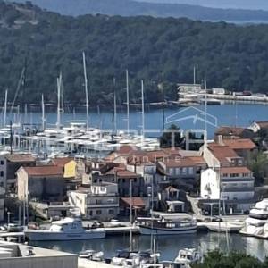 Šibenik, Mandalina - kuća  (61m2) s pogledom na marinu