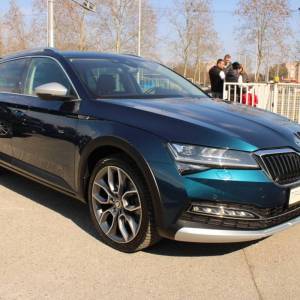 Škoda Superb Combi Scout 2.0 TDi DSG *LED, NAVIGACIJA, KAMERA*