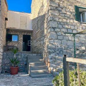 Šolta, Donje Selo, prodaja kamena kuća u nizu