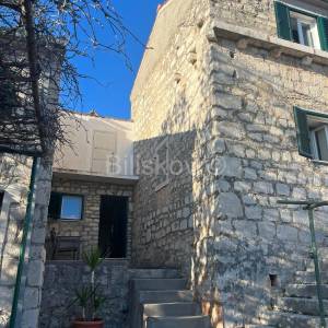 Šolta, Donje Selo, prodaja kamena kuća u nizu