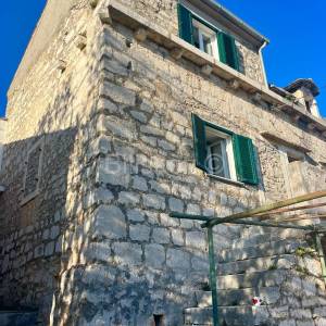 Šolta, Donje Selo, prodaja kamena kuća u nizu