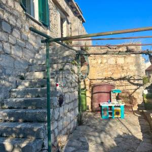 Šolta, Donje Selo, prodaja kamena kuća u nizu