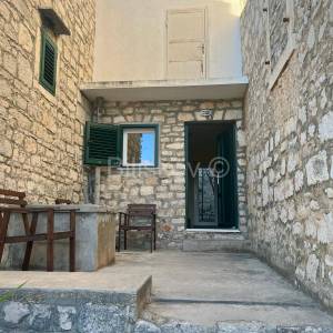 Šolta, Donje Selo, prodaja kamena kuća u nizu