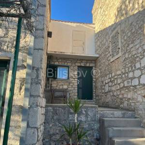 Šolta, Donje Selo, prodaja kamena kuća u nizu