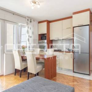 Split centar (Dobri) – 2 apartmana u jednom stanu / vrhunska investicija u srcu 