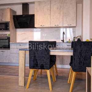 Split Kila prodaja dvosoban stan, 3 parkirna mjesta, ostava