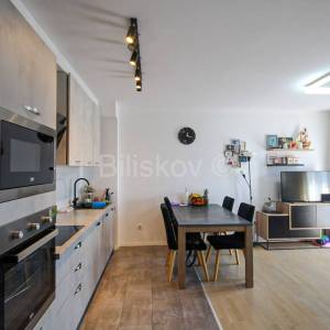 Split Kila prodaja dvosoban stan, 3 parkirna mjesta, ostava