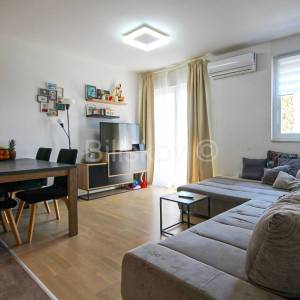 Split Kila prodaja dvosoban stan, 3 parkirna mjesta, ostava