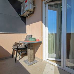 Split Kila prodaja dvosoban stan, 3 parkirna mjesta, ostava