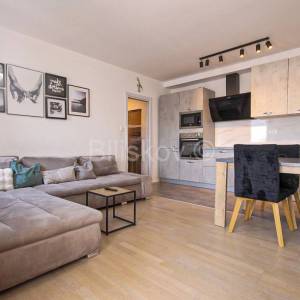 Split Kila prodaja dvosoban stan, 3 parkirna mjesta, ostava