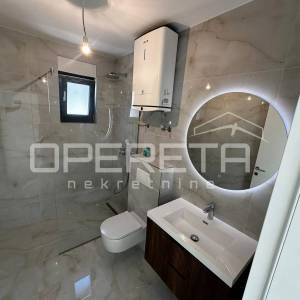 Stan 89 m² u novogradnji s bazenom, vrtom i garažnim mjestom – Okrug Gornji
