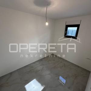 Stan 89 m² u novogradnji s bazenom, vrtom i garažnim mjestom – Okrug Gornji
