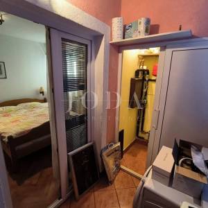 stan na Drenovi sa 2 balkona, okućnicom i parkingom