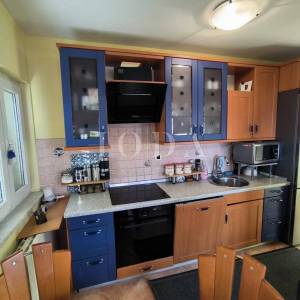 stan na Drenovi sa 2 balkona, okućnicom i parkingom