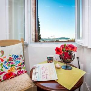 Stan s očaravajućim pogledom na more u samom srcu Rovinja, svega 30 metara od obale.