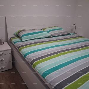 Stan s vrtom i parkirnim mjestom, blizina Pule 4 km.