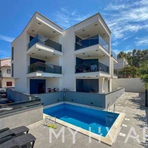 Stan sa bazenom u Vrboskoj