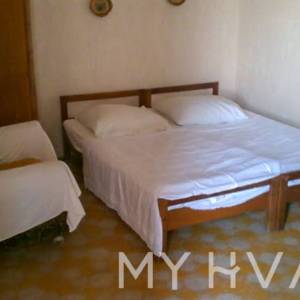 Stan sa konobom u centru Sućurja