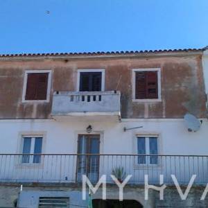 Stan sa konobom u centru Sućurja