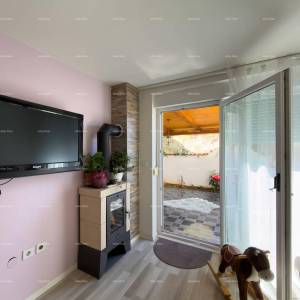 Stan sa vrtom. Blizina Jadreški. 3 km do centra grada Pule.