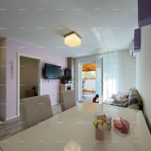 Stan sa vrtom. Blizina Jadreški. 3 km do centra grada Pule.