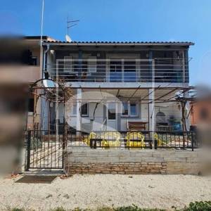 Stan u Fažani - prizemlje - dvorište -300m od mora