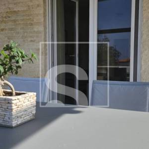 Stan u prizemlju sa velikom terasom