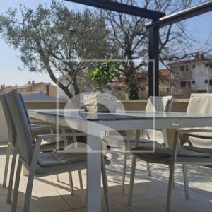 Stan u prizemlju sa velikom terasom