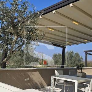 Stan u prizemlju sa velikom terasom