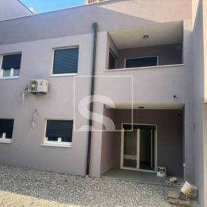 Stan u Puli sa dvorištem