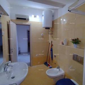 Stan, Valbandon, s 2 parkinga i dvorištem.