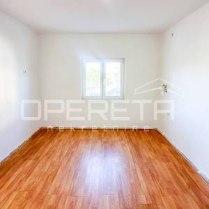 Stan za renovaciju na odličnoj lokaciji u Murteru