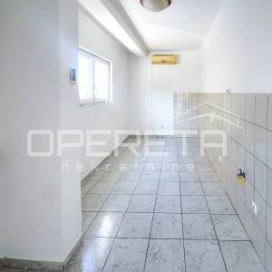 Stan za renovaciju na odličnoj lokaciji u Murteru