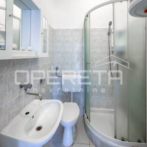 Stan za renovaciju na odličnoj lokaciji u Murteru