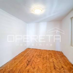 Stan za renovaciju na odličnoj lokaciji u Murteru