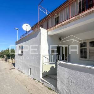 Stan za renovaciju na odličnoj lokaciji u Murteru