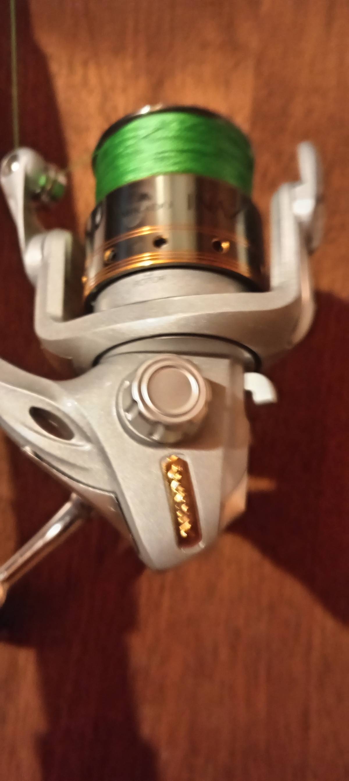 Štap za pecanje sa rolom I upredenicom.