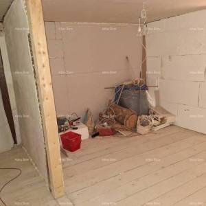 Stara kamena kuća s okućnicom, blizu Pazina