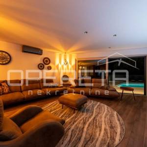 Stobreč nova luksuzna vila s bazenom i pogledom na more, blizina Splita