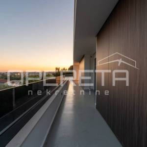 Stobreč nova luksuzna vila s bazenom i pogledom na more, blizina Splita